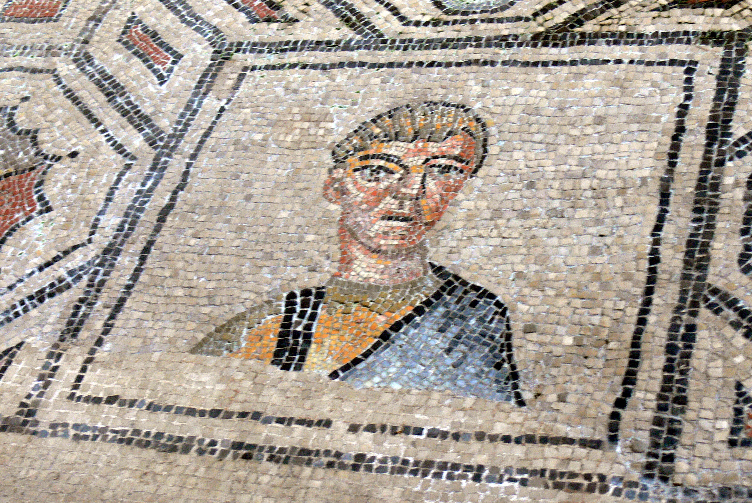 Aquileia_Basilica_-_Mosaik_29_Stifter.jpg